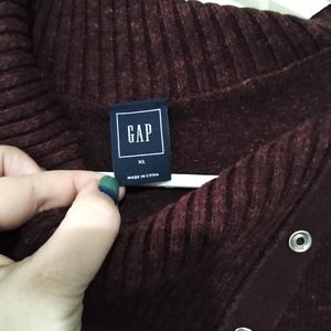 Gap snap neck lightweight sweater
